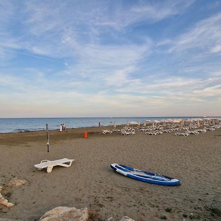 Serenity By The Sea Larnaca Exterior photo